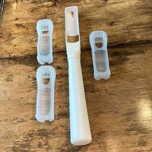3 Wiimote silicone cases and a Wiimote baseball attachment.